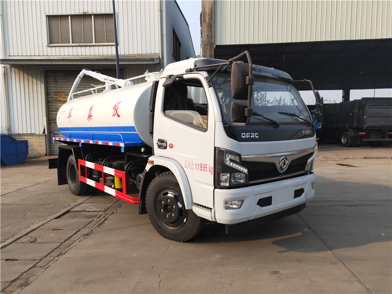 8立方吸粪车-沼液运输车